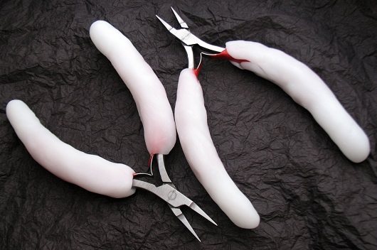 thermoplastic modified micro pliers for chain maille