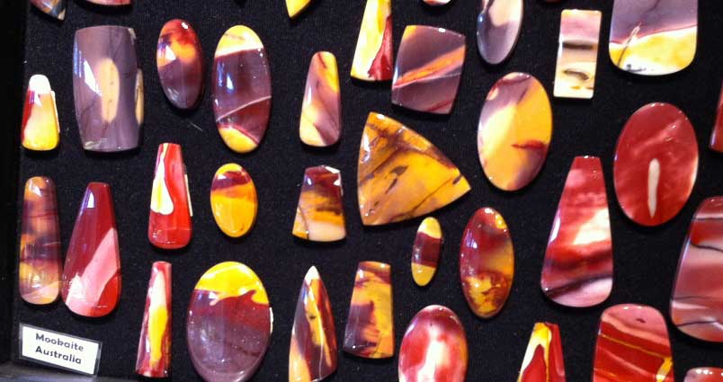 Mookaite cabochons at Barlows Gems at the 2017 shows; photo: M White